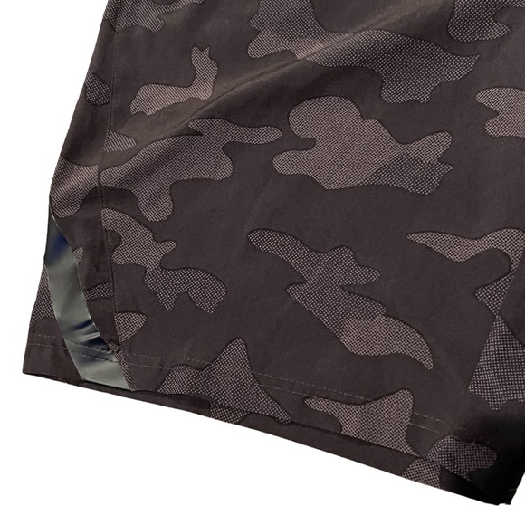 2 (X) IST Men’s Camo Shorts Soft Breathable Fabric Size Small See Measurements - Picture 2 of 12